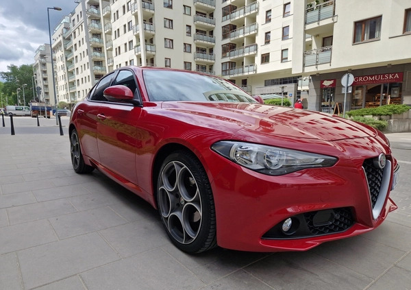 Alfa Romeo Giulia cena 83500 przebieg: 204744, rok produkcji 2017 z Połczyn-Zdrój małe 232